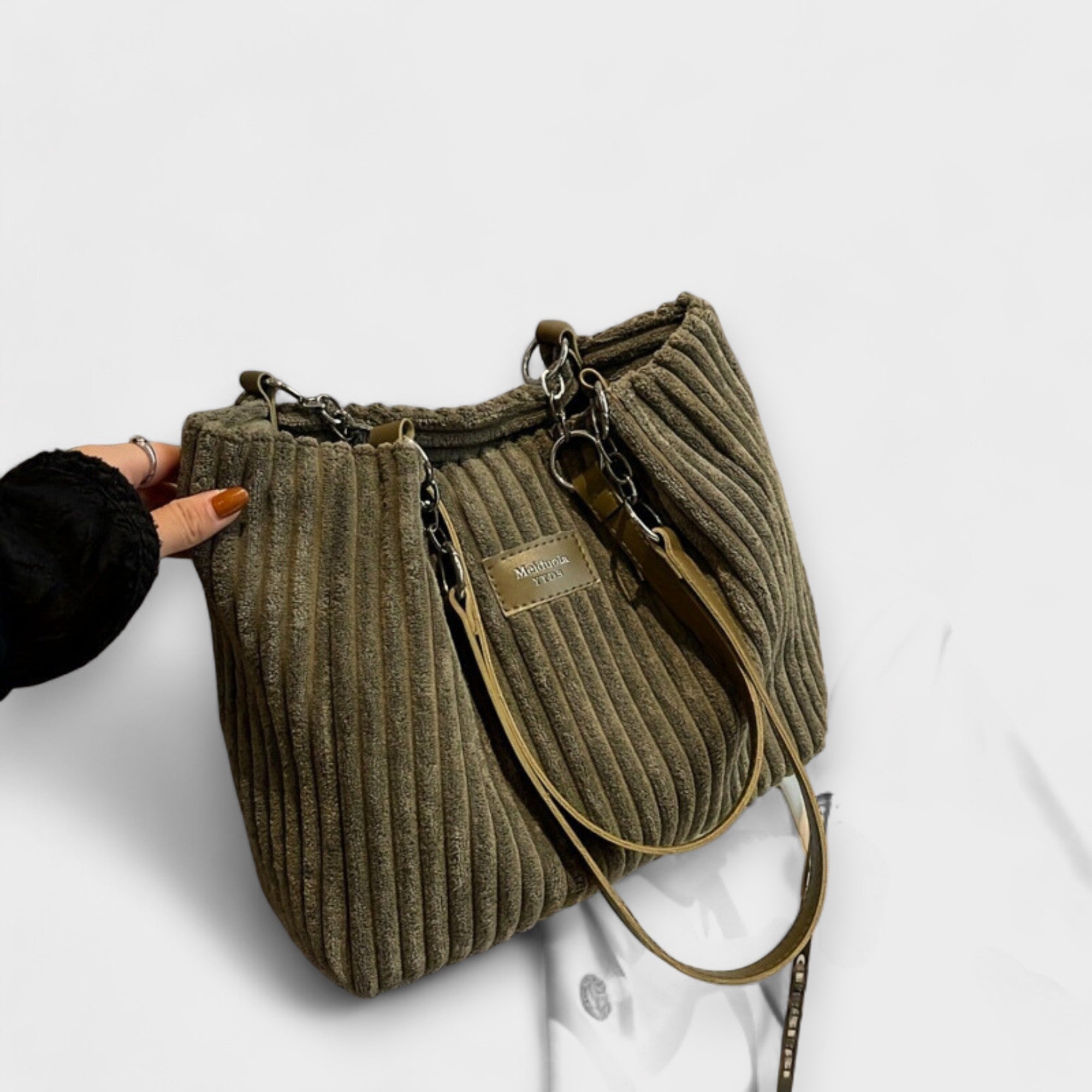 Aurora – Delicada bolsa de hombro de pana con un aire elegante