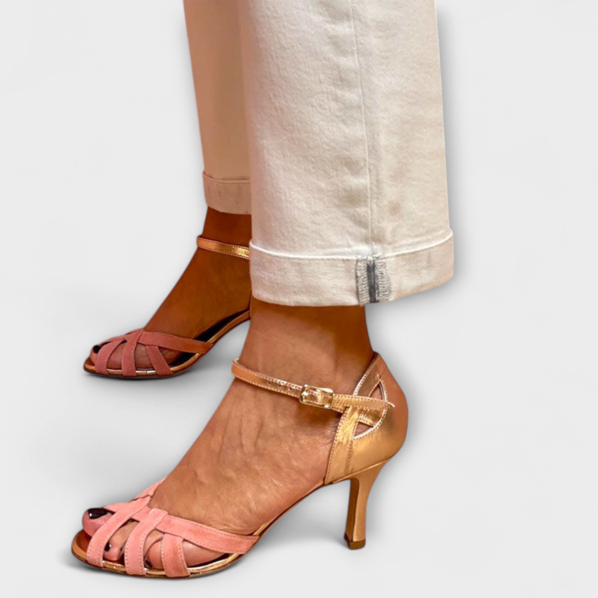Calista – Glamour en oro y rosa